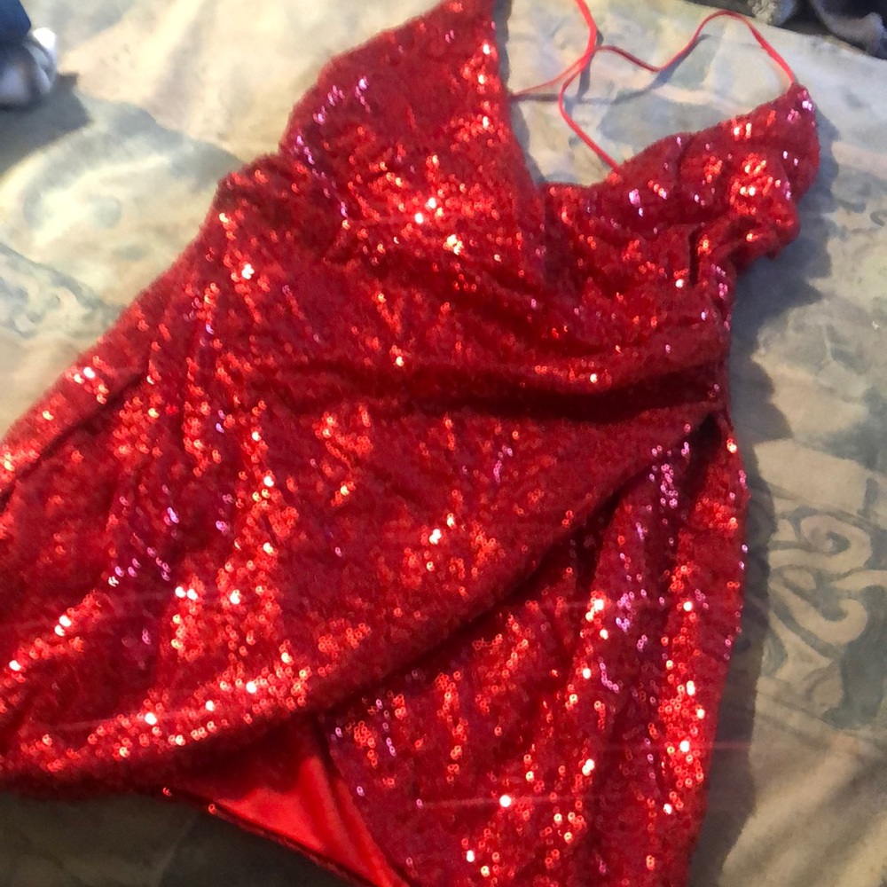 Show stopping sexy little red dress!!